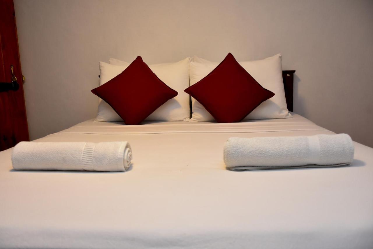 Rainforest Holiday Inn Денияйя Экстерьер фото