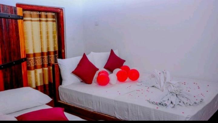 Rainforest Holiday Inn Денияйя Экстерьер фото
